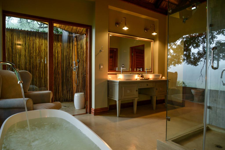 Bathroom 4, Lion Sands Narina Lodge, Ehlanzeni