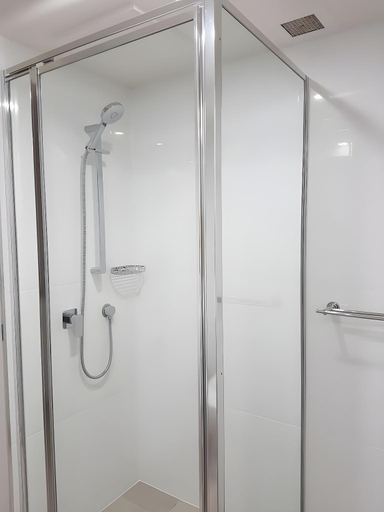 Bathroom 4, Baronnet Holiday Apartments, Gold Coast