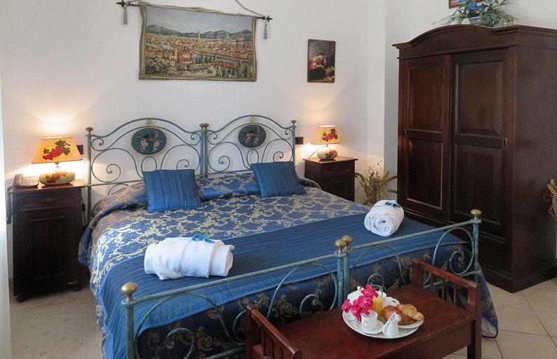 Bedroom 4, Villa Sant'Uberto Country Inn, Siena