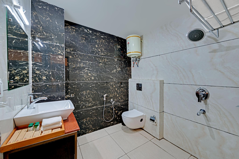 Bathroom 4, Golden Rock - AM Hotel Kollection, Kangra