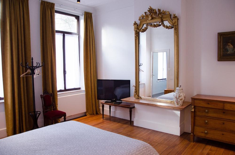 Bedroom 3, Albert Moliere, Bruxelles