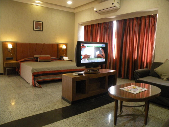 Bedroom 2, Nasiklub, Nashik