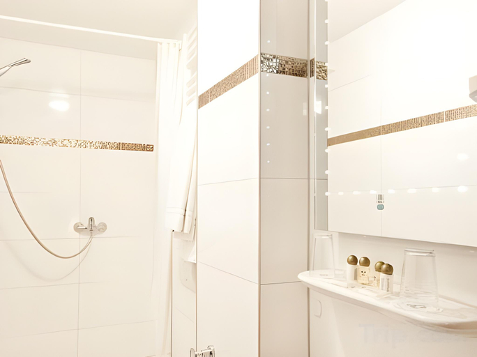Bathroom 5, Hotel ARENA am Zoo by ANS, Frankfurt am Main