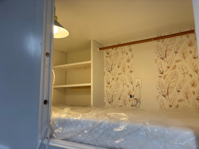 Bedroom 3, Capsule hostel, Newark