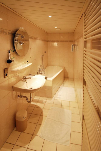Bathroom 3, Hotel-Gasthaus zur Eiche, Ortenaukreis