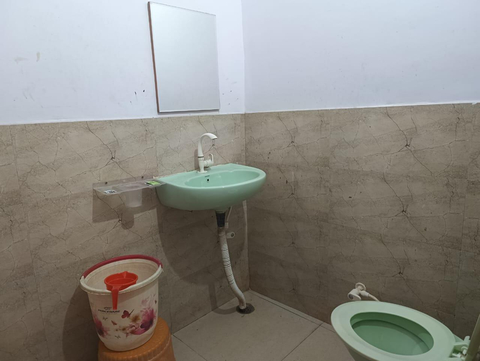 Bathroom 3, Syrus Hotel, Mathura