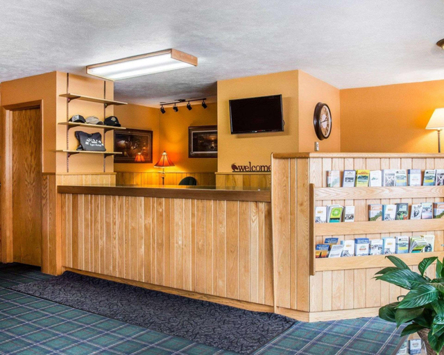 Public Area 2, Quality Inn & Suites Munising, Alger