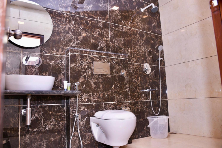 Bathroom 3, Hotel Saif Ranthambore, Sawai Madhopur