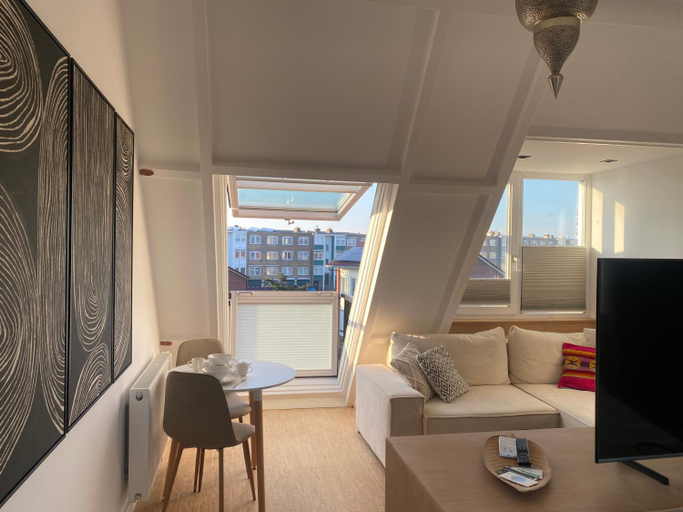 Others 5, LONG BEACH ROOMS 3, Zandvoort