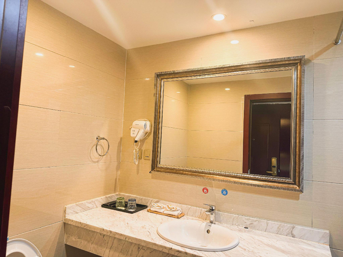 Bathroom, Jin Du Hotel, Altay