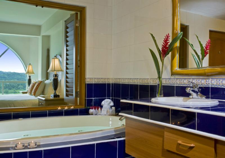 Bathroom 4, Gamboa Rainforest Reserve, Colón