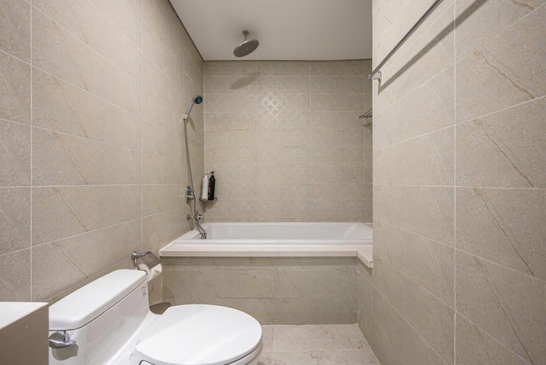 Bathroom 3, Can Ho Cho Thue O Vinhome Central Park, Bình Thạnh