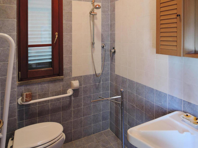 Bathroom 4, Hesse farm holiday Borgo Pinete, Florence