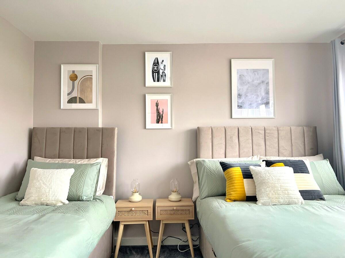 Bedroom 2, Quirky, Family Home in Glasgow, Glasgow