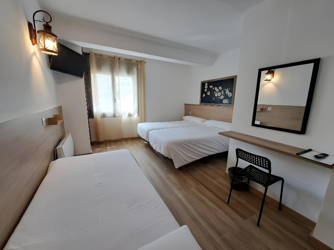 Bedroom 3, Hotel Avanti, Pyrénées-Orientales