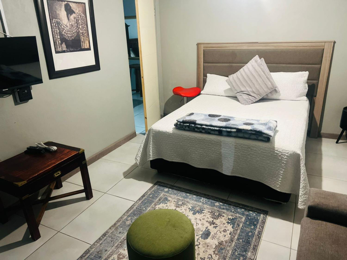Others 4, Signature N1 Guesthouse, Lejweleputswa