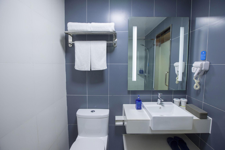 Bathroom 4, Hanting Hotel Guangyuan Cangxi Binjiang Road, Guangyuan