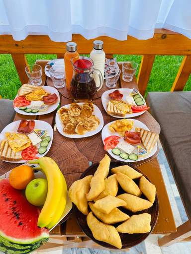 Food & Drinks 4, Villa Sarvi, Durrësit