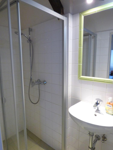 Bathroom 4, Hotel Svornost, Praha 14