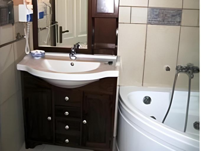 Bathroom, Ippokampos Hotel, Attica