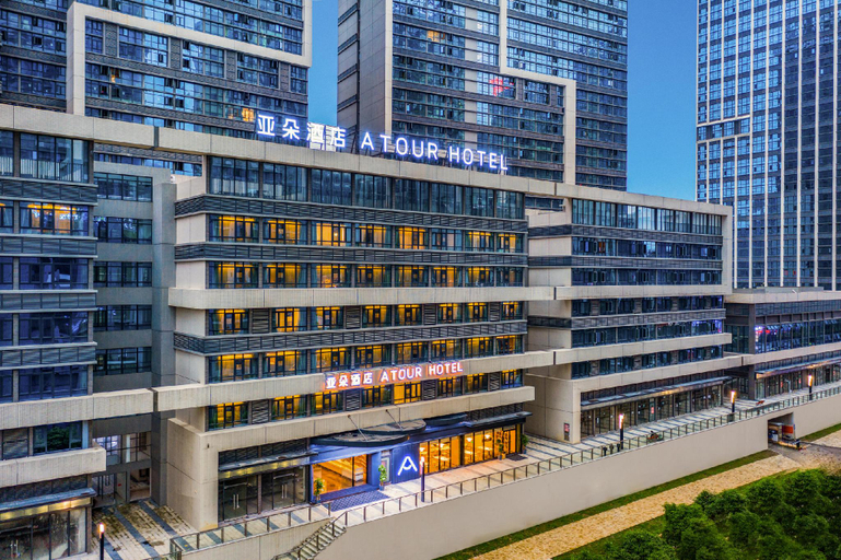 Exterior & Views