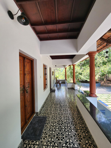 Others 5, Pete's Inn, Ernakulam