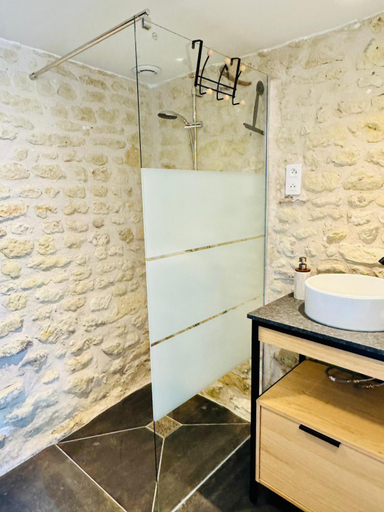 Bathroom 4, Le gite 24 proche du Futuroscope - Jacuzzi compris, Vienne
