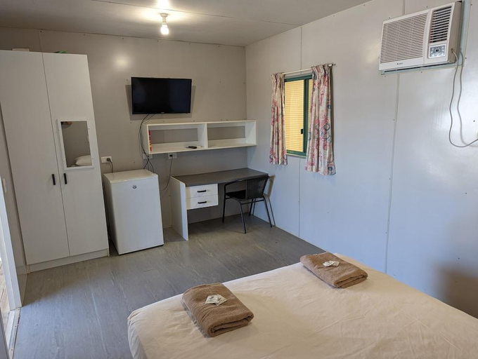 Bedroom 3, Outback Adventures Backpackers, Longreach