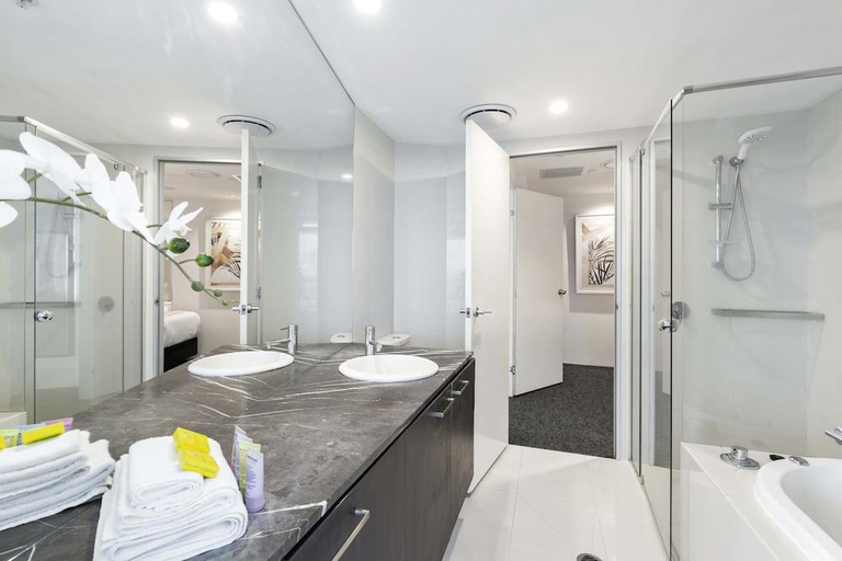 Bathroom 5, Avalon Apartments - QStay, Gold Coast