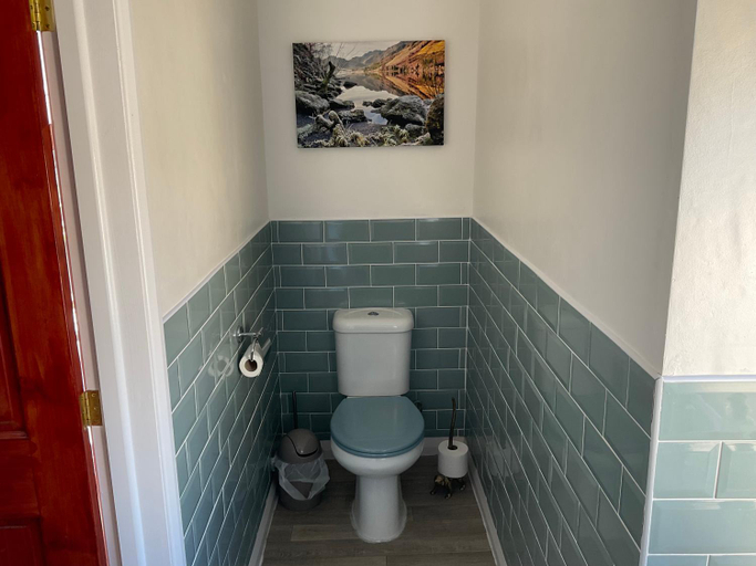 Bathroom 2, Y Llew Coch, Conwy