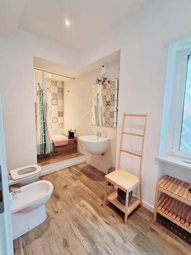 Bathroom 5, Ripe's Forest Garden Guest House, Rome