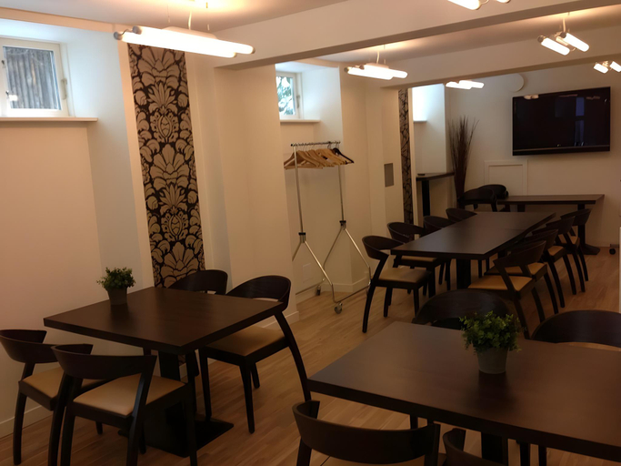 Others 5, Hotel Sct. Thomas, Frederiksberg