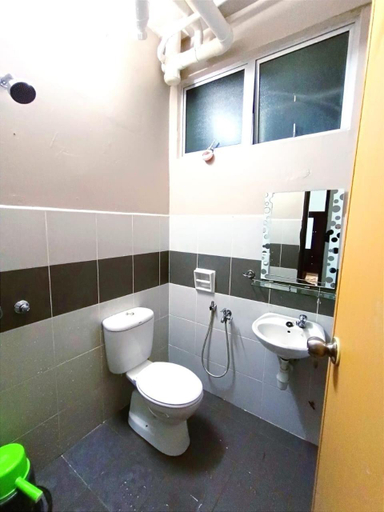 Bathroom 3, D'luna Homestay Terengganu SEAVIEW/DRAWBRIGE VIEW , Kuala Terengganu