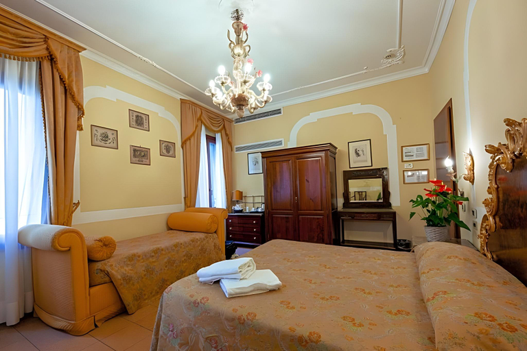Bedroom 3, Hotel San Moise', Venezia