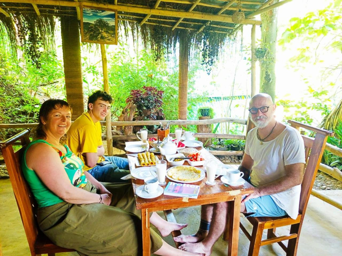Others 2, Jungle Face Inn, Ella
