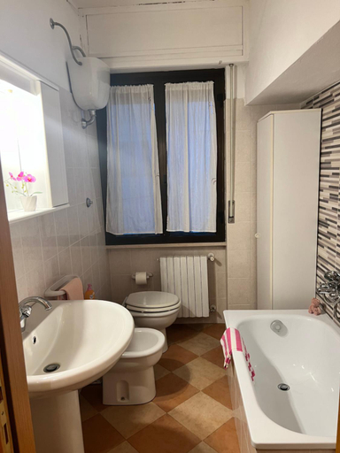 Bathroom 4, Il cucco, Chieti
