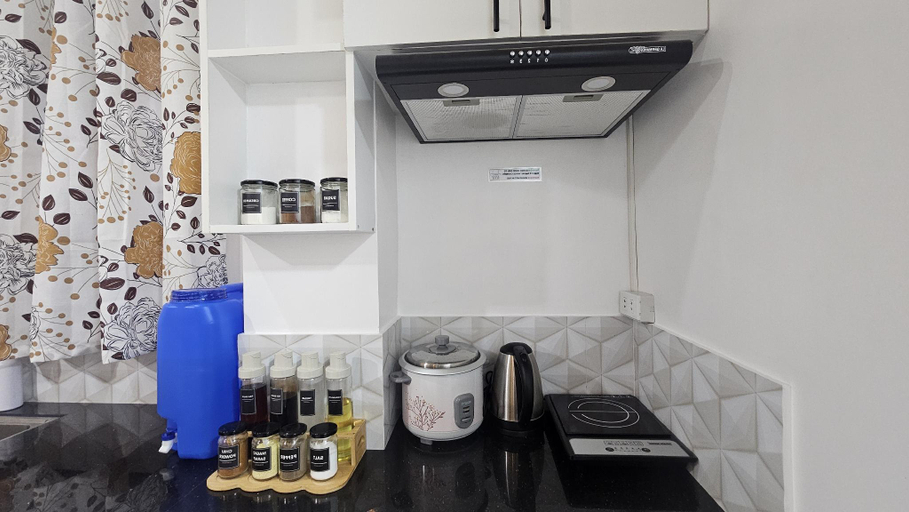 Kitchen 4, Cozy Private Room D at 3Z Transient House, Tuguegarao City