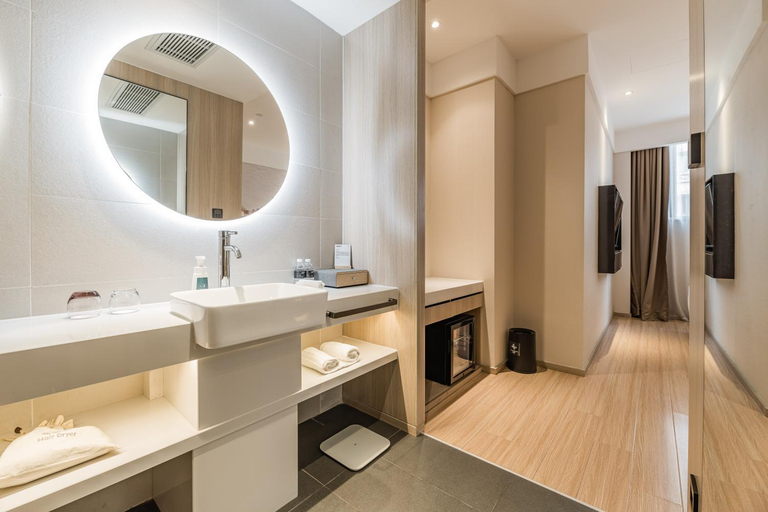 Bathroom 3, Atour Hotel Shanghai Hongqiao Beixinjing Metro Station, Shanghai