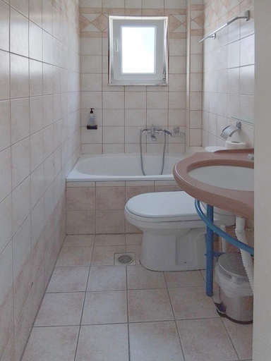 Bathroom 3, Seagull by halu!, Central Macedonia