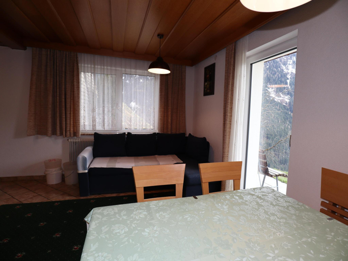 Bedroom 3, Cozy Apartment With a Beautiful View, Landeck