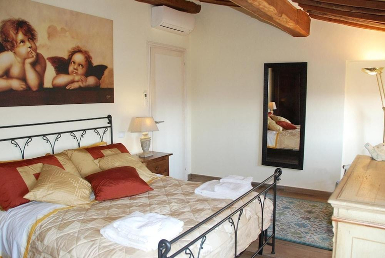 Bedroom 1, Casale Olea, Lucca