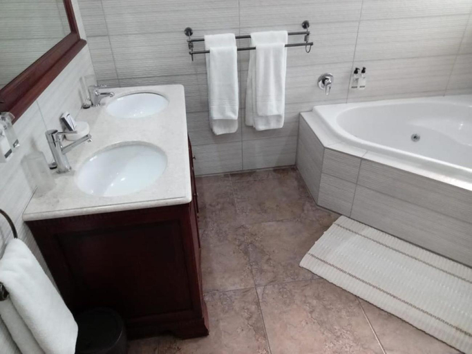 Bathroom 4, Leopard Corner Lodge, Umkhanyakude