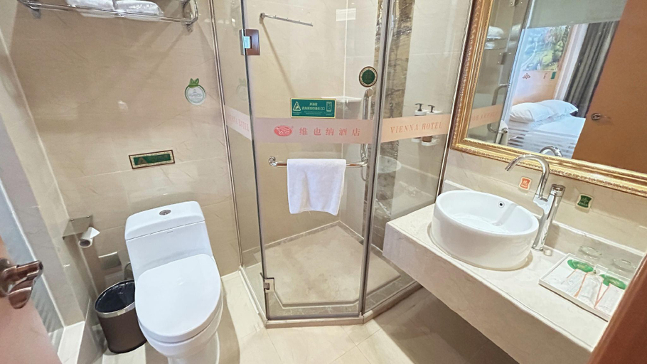Bathroom 3, Vienna Hotel Guangxi Beiliu Passenger Station, Yulin