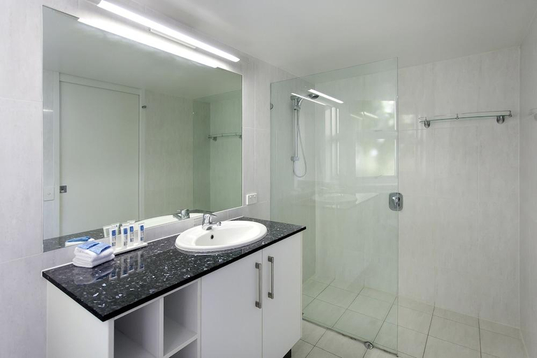 Bathroom 4, Maison Noosa, Noosa - Noosa-Noosaville