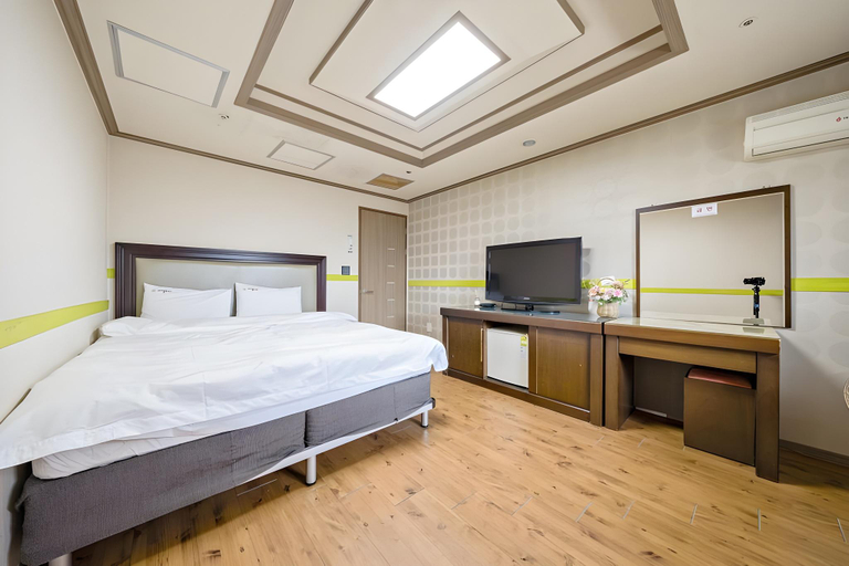 Bedroom 2, Hongcheon Resortel, Hongcheon