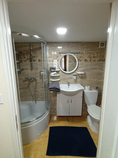 Bathroom 2, Melden Apartment, Budapesti
