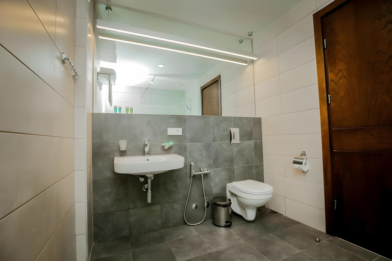 Bathroom 5, Kutaisi Inn, Kutaisi