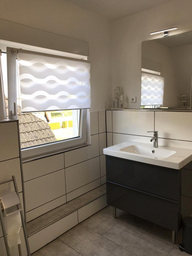 Bathroom 3, Ferienwohnung mit Seeblick, Leer