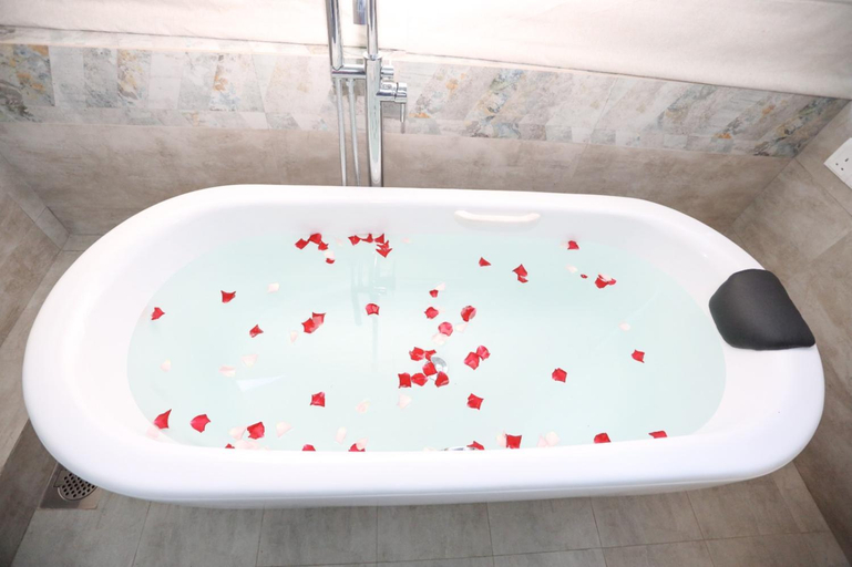 Bathroom 4, Feel Haven, Ella