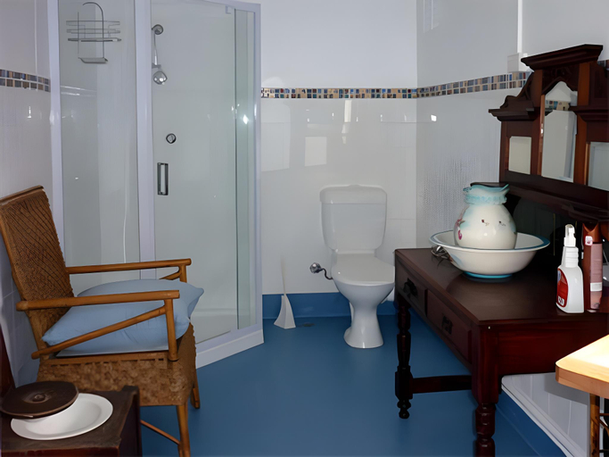 Bathroom 3, Old Colony Inn, Derwent Valley